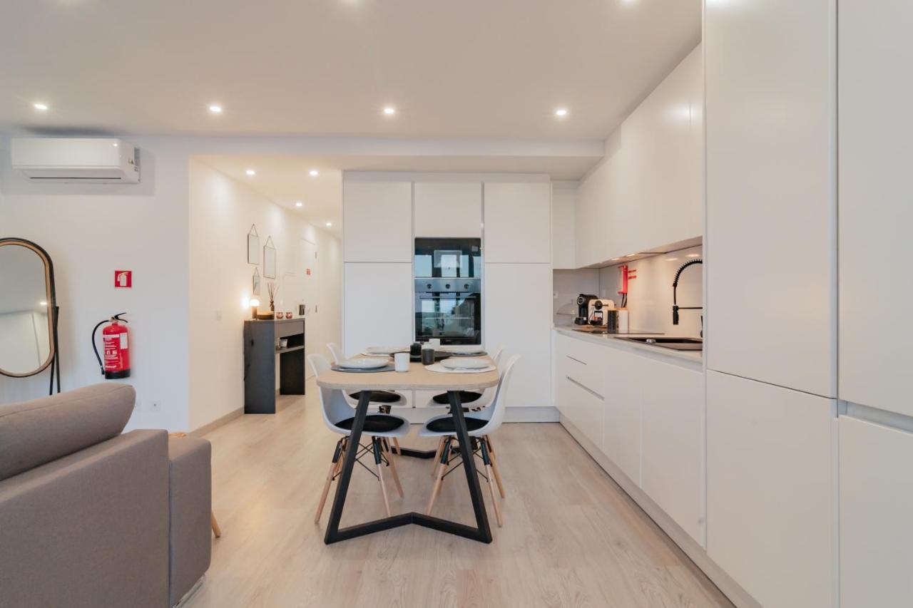 Stylish Apartment W/ River View By Lovelystay Oeiras Exterior photo