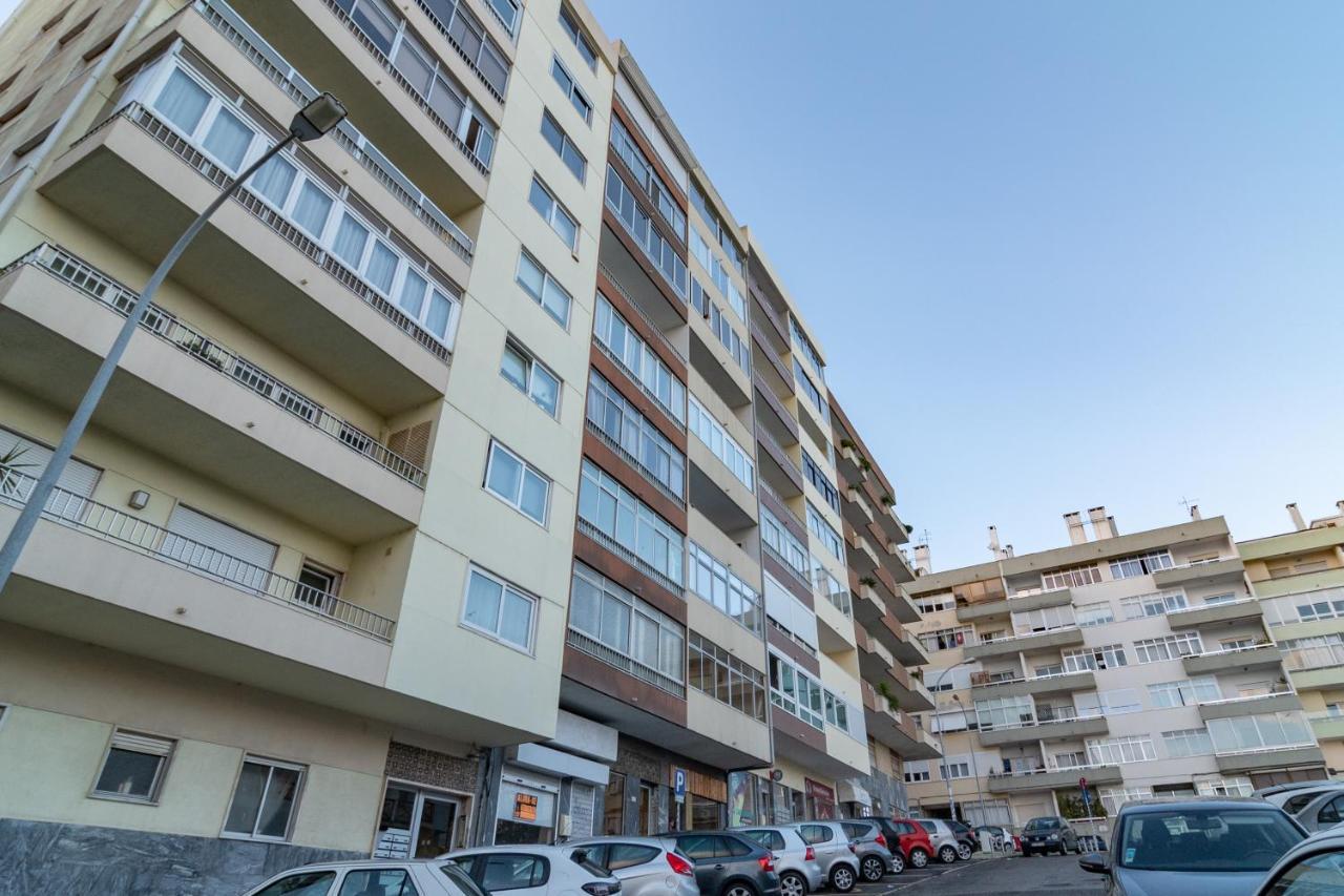 Stylish Apartment W/ River View By Lovelystay Oeiras Exterior photo